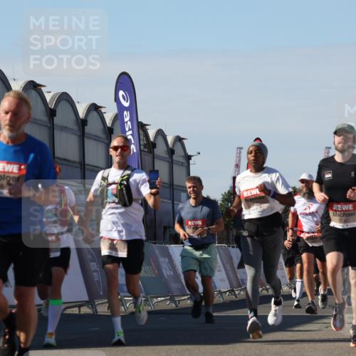 03.10.2025 - Köhlbrandbrückenlauf Luisa Fischer http://msf.ph/oto/9032619 03.10.2025 13:09:05 Ziel 4057, 4138, 4197, 4346, 4351, 4381, 4403, 4486, 4505, 4901, 5242, 5705, 5842, 5953, 6372, 6562, 6630, 6814, 6816 meine-sportfotos.de