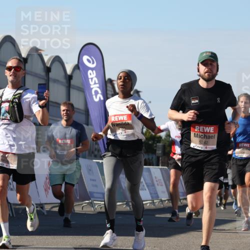 03.10.2025 - Köhlbrandbrückenlauf Luisa Fischer http://msf.ph/oto/9032633 03.10.2025 13:09:06 Ziel 4057, 4138, 4197, 4346, 4351, 4381, 4403, 4486, 4505, 4901, 5242, 5705, 5842, 5953, 6372, 6562, 6630, 6814, 6816 meine-sportfotos.de