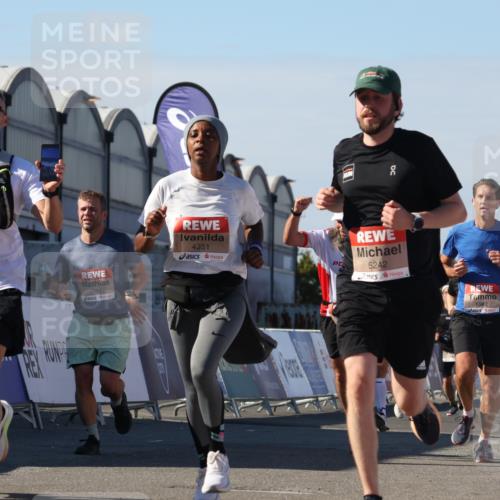 03.10.2025 - Köhlbrandbrückenlauf Luisa Fischer http://msf.ph/oto/9032637 03.10.2025 13:09:07 Ziel 4057, 4197, 4346, 4351, 4377, 4381, 4403, 4486, 4505, 4901, 5242, 5842, 5953, 6372, 6562, 6630, 6814, 6816 meine-sportfotos.de
