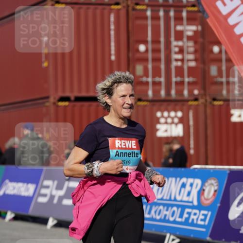 03.10.2025 - Köhlbrandbrückenlauf Michael Burmester http://msf.ph/oto/9032639 03.10.2025 10:40:04 Ziel 2426, 2516, 2926, 2927, 2928 meine-sportfotos.de