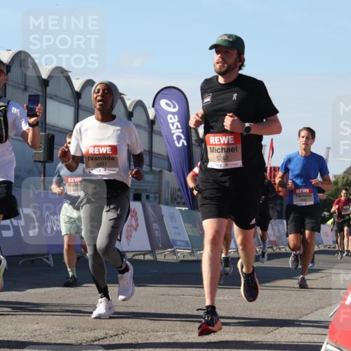 03.10.2025 - Köhlbrandbrückenlauf Luisa Fischer http://msf.ph/oto/9032643 03.10.2025 13:09:07 Ziel 4057, 4197, 4346, 4351, 4377, 4381, 4403, 4486, 4505, 4901, 5242, 5842, 5953, 6372, 6562, 6630, 6814, 6816 meine-sportfotos.de