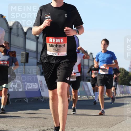 03.10.2025 - Köhlbrandbrückenlauf Luisa Fischer http://msf.ph/oto/9032652 03.10.2025 13:09:08 Ziel 4057, 4197, 4346, 4351, 4377, 4381, 4403, 4486, 4505, 4901, 5242, 5740, 5953, 6372, 6562, 6630, 6814, 6816 meine-sportfotos.de