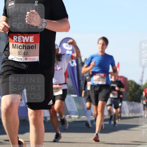 03.10.2025 - Köhlbrandbrückenlauf Luisa Fischer http://msf.ph/oto/9032655 03.10.2025 13:09:09 Ziel 4057, 4197, 4346, 4351, 4377, 4381, 4403, 4486, 4505, 4901, 5242, 5740, 5953, 6372, 6562, 6630, 6814, 6816 meine-sportfotos.de
