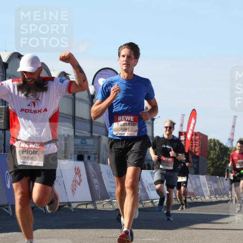 03.10.2025 - Köhlbrandbrückenlauf Luisa Fischer http://msf.ph/oto/9032661 03.10.2025 13:09:09 Ziel 4057, 4197, 4346, 4351, 4377, 4381, 4403, 4486, 4505, 4901, 5242, 5740, 5953, 6372, 6562, 6630, 6814, 6816 meine-sportfotos.de