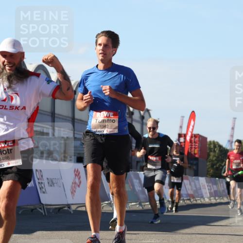03.10.2025 - Köhlbrandbrückenlauf Luisa Fischer http://msf.ph/oto/9032665 03.10.2025 13:09:10 Ziel 4057, 4197, 4334, 4346, 4351, 4377, 4381, 4403, 4486, 4901, 5242, 5740, 5953, 6037, 6372, 6562, 6630, 6814, 6816 meine-sportfotos.de