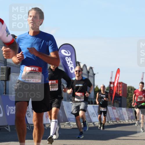 03.10.2025 - Köhlbrandbrückenlauf Luisa Fischer http://msf.ph/oto/9032668 03.10.2025 13:09:10 Ziel 4057, 4197, 4334, 4346, 4351, 4377, 4381, 4403, 4486, 4901, 5242, 5740, 5953, 6037, 6372, 6562, 6630, 6814, 6816 meine-sportfotos.de
