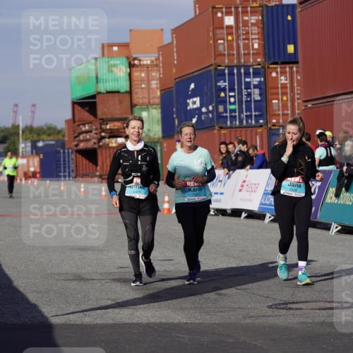 03.10.2025 - Köhlbrandbrückenlauf Michael Burmester http://msf.ph/oto/9032672 03.10.2025 10:40:08 Ziel 2926, 2927, 2928 meine-sportfotos.de