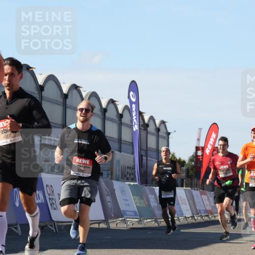 03.10.2025 - Köhlbrandbrückenlauf Luisa Fischer http://msf.ph/oto/9032677 03.10.2025 13:09:11 Ziel 4057, 4197, 4334, 4346, 4351, 4377, 4381, 4486, 4901, 5242, 5740, 5953, 6037, 6562, 6630, 6814, 6816 meine-sportfotos.de