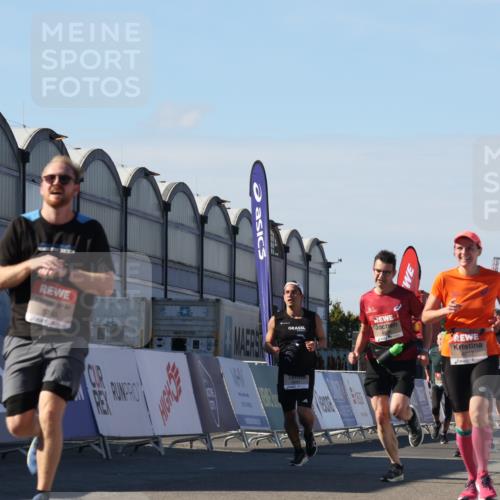 03.10.2025 - Köhlbrandbrückenlauf Luisa Fischer http://msf.ph/oto/9032684 03.10.2025 13:09:12 Ziel 4197, 4334, 4346, 4351, 4377, 4381, 4486, 4901, 5242, 5740, 5953, 6037, 6562, 6630, 6814, 6816 meine-sportfotos.de