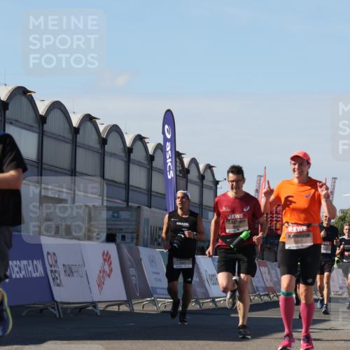 03.10.2025 - Köhlbrandbrückenlauf Luisa Fischer http://msf.ph/oto/9032686 03.10.2025 13:09:12 Ziel 4197, 4334, 4346, 4351, 4377, 4381, 4486, 4901, 5242, 5740, 5953, 6037, 6562, 6630, 6814, 6816 meine-sportfotos.de