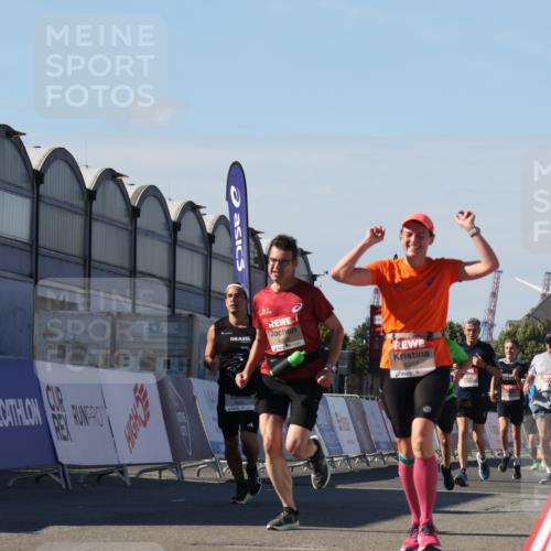 03.10.2025 - Köhlbrandbrückenlauf Luisa Fischer http://msf.ph/oto/9032689 03.10.2025 13:09:13 Ziel 4197, 4334, 4346, 4351, 4377, 4486, 4901, 5242, 5740, 5953, 6037, 6062, 6349, 6562, 6630, 6814, 6816 meine-sportfotos.de