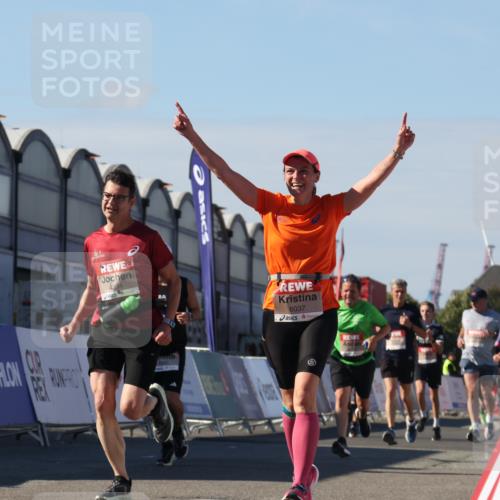 03.10.2025 - Köhlbrandbrückenlauf Luisa Fischer http://msf.ph/oto/9032700 03.10.2025 13:09:13 Ziel 4197, 4334, 4346, 4351, 4377, 4486, 4901, 5242, 5740, 5953, 6037, 6062, 6349, 6562, 6630, 6814, 6816 meine-sportfotos.de