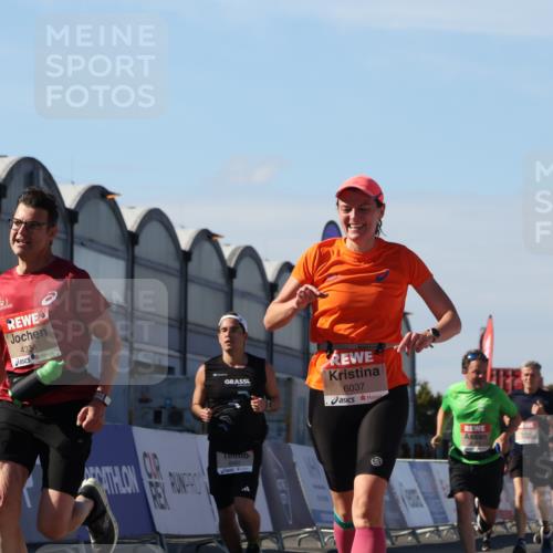 03.10.2025 - Köhlbrandbrückenlauf Luisa Fischer http://msf.ph/oto/9032708 03.10.2025 13:09:14 Ziel 4197, 4334, 4351, 4377, 4486, 4681, 4901, 5242, 5740, 5953, 6037, 6062, 6349, 6562, 6630, 6814, 6816 meine-sportfotos.de