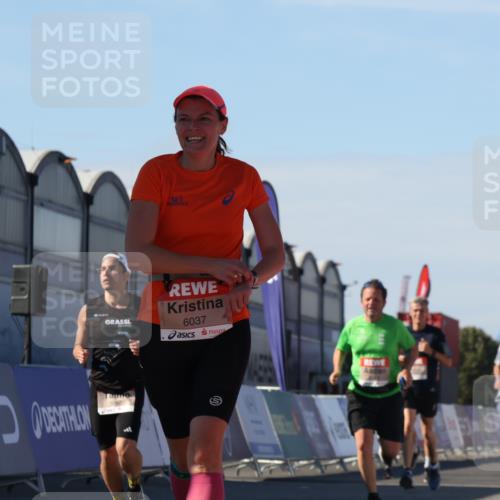 03.10.2025 - Köhlbrandbrückenlauf Luisa Fischer http://msf.ph/oto/9032712 03.10.2025 13:09:15 Ziel 4334, 4351, 4377, 4486, 4681, 4901, 5242, 5740, 5953, 6037, 6062, 6349, 6562, 6630, 6743, 6814, 6816 meine-sportfotos.de