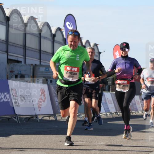 03.10.2025 - Köhlbrandbrückenlauf Luisa Fischer http://msf.ph/oto/9032719 03.10.2025 13:09:16 Ziel 4334, 4351, 4377, 4486, 4681, 4901, 5061, 5242, 5740, 5953, 6037, 6062, 6349, 6562, 6630, 6661, 6743, 6814, 6816 meine-sportfotos.de