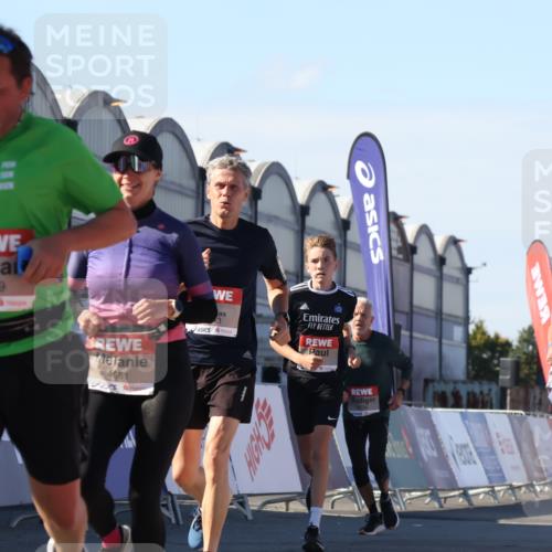 03.10.2025 - Köhlbrandbrückenlauf Luisa Fischer http://msf.ph/oto/9032734 03.10.2025 13:09:18 Ziel 4129, 4334, 4351, 4377, 4486, 4681, 4901, 5061, 5242, 5740, 6037, 6062, 6349, 6562, 6661, 6743, 6814, 6816 meine-sportfotos.de