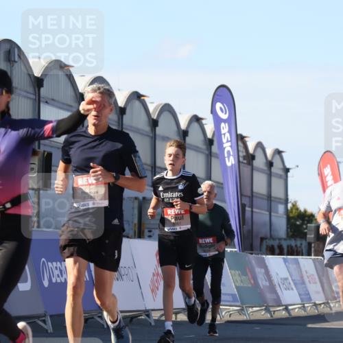 03.10.2025 - Köhlbrandbrückenlauf Luisa Fischer http://msf.ph/oto/9032737 03.10.2025 13:09:18 Ziel 4129, 4334, 4351, 4377, 4486, 4681, 4901, 5061, 5242, 5740, 6037, 6062, 6349, 6562, 6661, 6743, 6814, 6816 meine-sportfotos.de