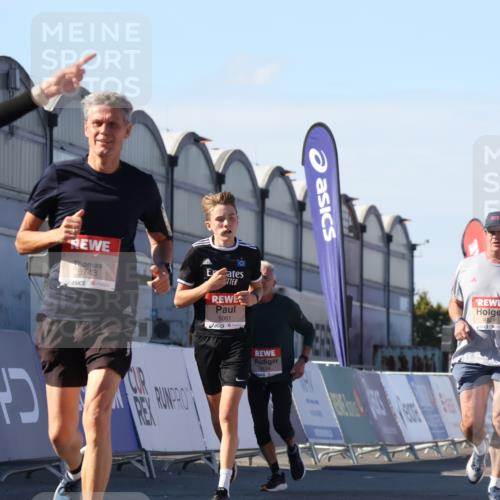 03.10.2025 - Köhlbrandbrückenlauf Luisa Fischer http://msf.ph/oto/9032741 03.10.2025 13:09:19 Ziel 4129, 4134, 4334, 4351, 4377, 4486, 4681, 4901, 5061, 5242, 5352, 5740, 6037, 6062, 6349, 6562, 6661, 6743, 6814, 6816 meine-sportfotos.de