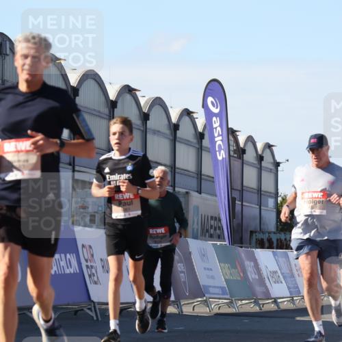 03.10.2025 - Köhlbrandbrückenlauf Luisa Fischer http://msf.ph/oto/9032746 03.10.2025 13:09:19 Ziel 4129, 4134, 4334, 4351, 4377, 4486, 4681, 4901, 5061, 5242, 5352, 5740, 6037, 6062, 6349, 6562, 6661, 6743, 6814, 6816 meine-sportfotos.de