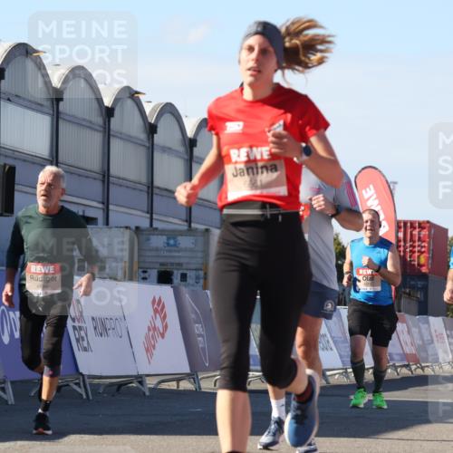 03.10.2025 - Köhlbrandbrückenlauf Luisa Fischer http://msf.ph/oto/9032761 03.10.2025 13:09:20 Ziel 4129, 4134, 4212, 4334, 4377, 4486, 4681, 4901, 5061, 5352, 5740, 6037, 6062, 6349, 6562, 6661, 6743 meine-sportfotos.de