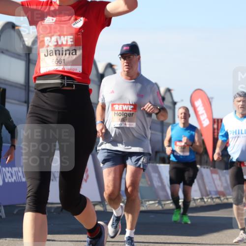 03.10.2025 - Köhlbrandbrückenlauf Luisa Fischer http://msf.ph/oto/9032767 03.10.2025 13:09:21 Ziel 4129, 4134, 4212, 4334, 4377, 4486, 4681, 4901, 5061, 5352, 5740, 6037, 6062, 6349, 6562, 6661, 6743 meine-sportfotos.de