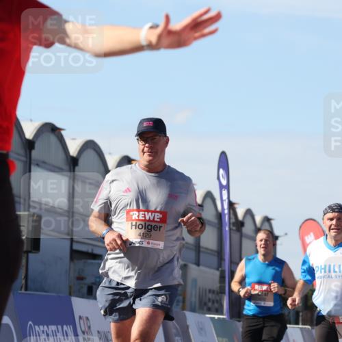 03.10.2025 - Köhlbrandbrückenlauf Luisa Fischer http://msf.ph/oto/9032774 03.10.2025 13:09:22 Ziel 4129, 4134, 4212, 4334, 4377, 4681, 5061, 5352, 5740, 6037, 6062, 6349, 6661, 6743 meine-sportfotos.de