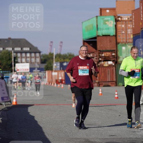 03.10.2025 - Köhlbrandbrückenlauf Michael Burmester http://msf.ph/oto/9032775 03.10.2025 10:40:25 Ziel 2480, 3319, 3349 meine-sportfotos.de