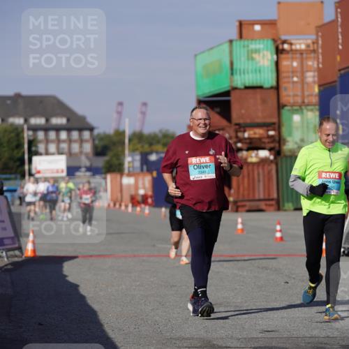 03.10.2025 - Köhlbrandbrückenlauf Michael Burmester http://msf.ph/oto/9032778 03.10.2025 10:40:25 Ziel 2480, 3319, 3349 meine-sportfotos.de