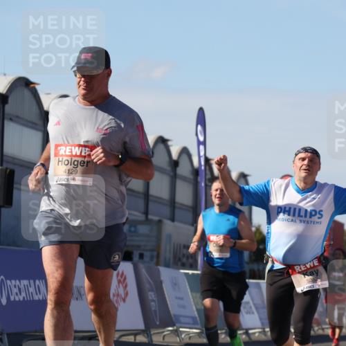 03.10.2025 - Köhlbrandbrückenlauf Luisa Fischer http://msf.ph/oto/9032779 03.10.2025 13:09:22 Ziel 4129, 4134, 4212, 4334, 4377, 4681, 5061, 5352, 5740, 6037, 6062, 6349, 6661, 6743 meine-sportfotos.de