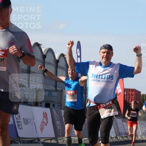 03.10.2025 - Köhlbrandbrückenlauf Luisa Fischer http://msf.ph/oto/9032787 03.10.2025 13:09:23 Ziel 4129, 4134, 4212, 4334, 4377, 4681, 5061, 5352, 5740, 6037, 6062, 6349, 6661, 6743 meine-sportfotos.de