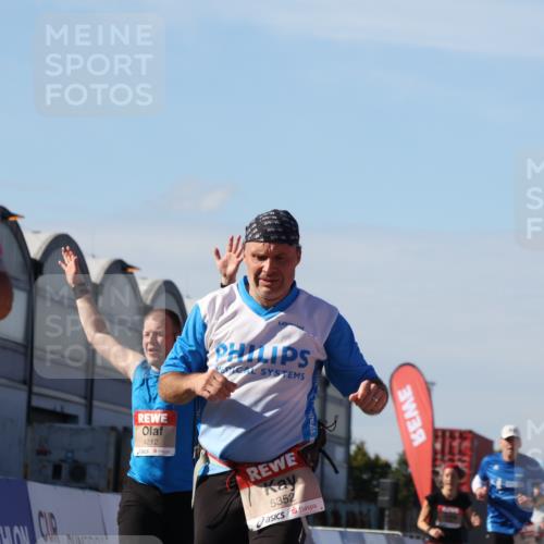 03.10.2025 - Köhlbrandbrückenlauf Luisa Fischer http://msf.ph/oto/9032796 03.10.2025 13:09:23 Ziel 4129, 4134, 4212, 4334, 4377, 4681, 5061, 5352, 5740, 6037, 6062, 6349, 6661, 6743 meine-sportfotos.de
