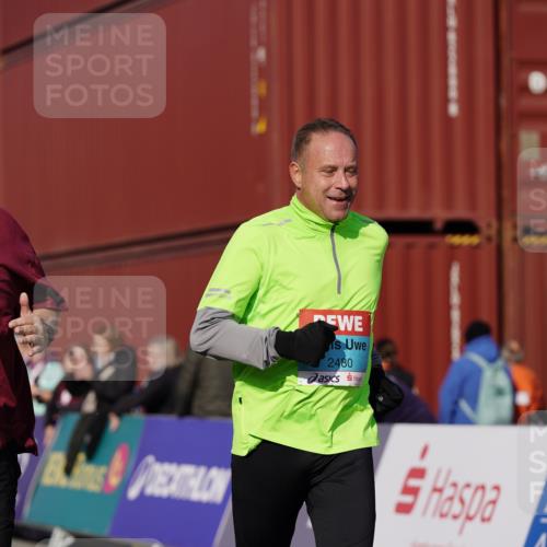 03.10.2025 - Köhlbrandbrückenlauf Michael Burmester http://msf.ph/oto/9032803 03.10.2025 10:40:29 Ziel 2480, 3319, 3349 meine-sportfotos.de