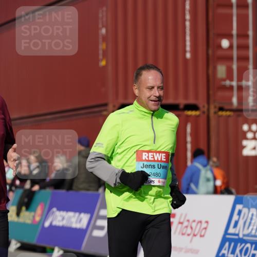 03.10.2025 - Köhlbrandbrückenlauf Michael Burmester http://msf.ph/oto/9032807 03.10.2025 10:40:29 Ziel 2480, 3319, 3349 meine-sportfotos.de