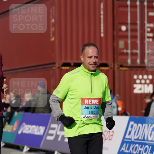 03.10.2025 - Köhlbrandbrückenlauf Michael Burmester http://msf.ph/oto/9032813 03.10.2025 10:40:29 Ziel 2480, 3319, 3349 meine-sportfotos.de