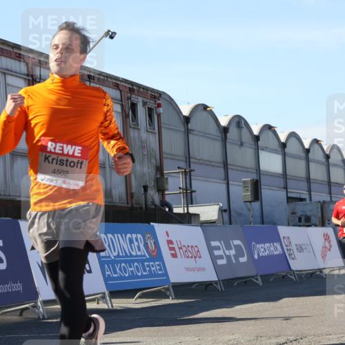 03.10.2025 - Köhlbrandbrückenlauf Luisa Fischer http://msf.ph/oto/9032890 03.10.2025 13:09:42 Ziel 4262, 4298, 4358, 4365, 4502, 4614, 5803, 5813, 5907, 6308, 6379, 6438, 6659, 6803 meine-sportfotos.de