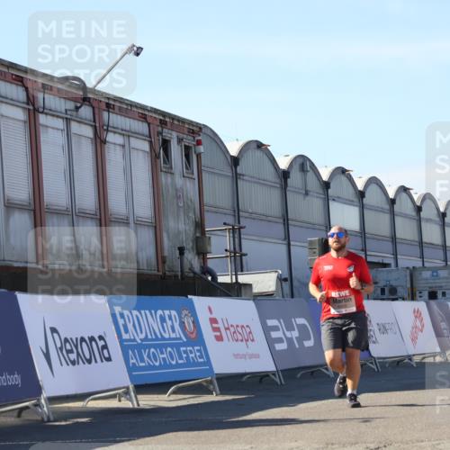 03.10.2025 - Köhlbrandbrückenlauf Luisa Fischer http://msf.ph/oto/9032903 03.10.2025 13:09:43 Ziel 4262, 4358, 4365, 4502, 4614, 5803, 5813, 5907, 6308, 6379, 6438, 6659, 6803 meine-sportfotos.de