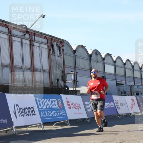 03.10.2025 - Köhlbrandbrückenlauf Luisa Fischer http://msf.ph/oto/9032906 03.10.2025 13:09:43 Ziel 4262, 4358, 4365, 4502, 4614, 5803, 5813, 5907, 6308, 6379, 6438, 6659, 6803 meine-sportfotos.de