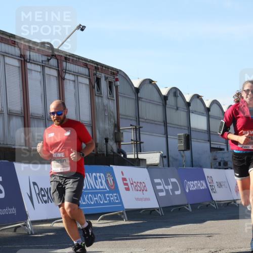 03.10.2025 - Köhlbrandbrückenlauf Luisa Fischer http://msf.ph/oto/9032912 03.10.2025 13:09:45 Ziel 4262, 4358, 4365, 4502, 4614, 4625, 5803, 5907, 5941, 6308, 6379, 6438, 6659, 6803 meine-sportfotos.de