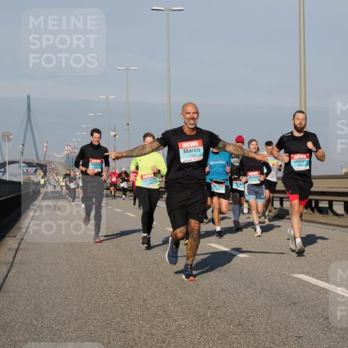03.10.2025 - Köhlbrandbrückenlauf Fabian Wolf http://msf.ph/oto/9032917 03.10.2025 09:47:02 Position 3 1110, 1194, 1602 meine-sportfotos.de