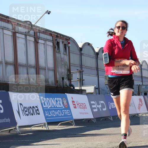 03.10.2025 - Köhlbrandbrückenlauf Luisa Fischer http://msf.ph/oto/9032919 03.10.2025 13:09:45 Ziel 4262, 4358, 4365, 4502, 4614, 4625, 5803, 5907, 5941, 6308, 6379, 6438, 6659, 6803 meine-sportfotos.de