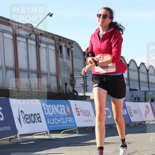 03.10.2025 - Köhlbrandbrückenlauf Luisa Fischer http://msf.ph/oto/9032923 03.10.2025 13:09:46 Ziel 4262, 4502, 4614, 4625, 5520, 5907, 5941, 6308, 6379, 6659, 6803 meine-sportfotos.de