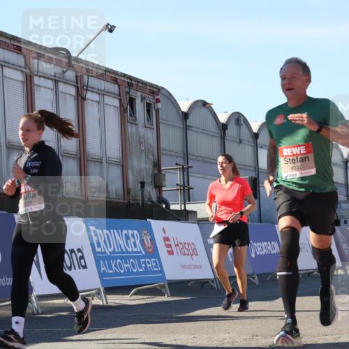03.10.2025 - Köhlbrandbrückenlauf Luisa Fischer http://msf.ph/oto/9032934 03.10.2025 13:09:53 Ziel 4260, 4625, 4718, 4837, 5520, 5763, 5941, 6308, 6659, 6750 meine-sportfotos.de
