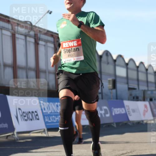 03.10.2025 - Köhlbrandbrückenlauf Luisa Fischer http://msf.ph/oto/9032939 03.10.2025 13:09:53 Ziel 4260, 4625, 4718, 4837, 5520, 5763, 5941, 6308, 6659, 6750 meine-sportfotos.de