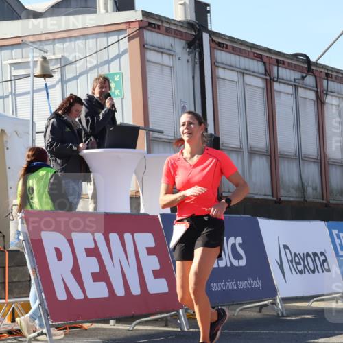 03.10.2025 - Köhlbrandbrückenlauf Luisa Fischer http://msf.ph/oto/9032951 03.10.2025 13:09:55 Ziel 4260, 4625, 4718, 4837, 4929, 5520, 5763, 5941, 6308, 6659, 6750 meine-sportfotos.de