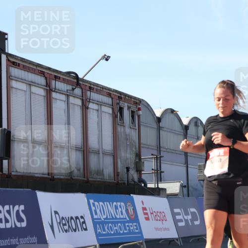 03.10.2025 - Köhlbrandbrückenlauf Luisa Fischer http://msf.ph/oto/9032960 03.10.2025 13:09:56 Ziel 4260, 4625, 4718, 4787, 4837, 4929, 5520, 5763, 5941, 6083, 6308, 6659, 6750 meine-sportfotos.de