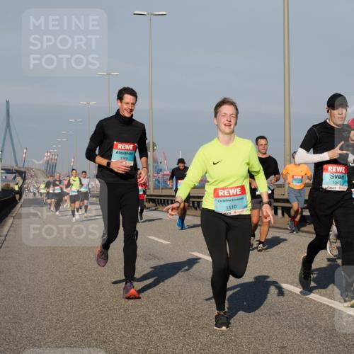 03.10.2025 - Köhlbrandbrückenlauf Fabian Wolf http://msf.ph/oto/9032961 03.10.2025 09:47:05 Position 3 1368, 1110, 1043 meine-sportfotos.de