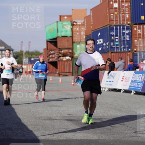 03.10.2025 - Köhlbrandbrückenlauf Michael Burmester http://msf.ph/oto/9032968 03.10.2025 10:40:54 Ziel 1518, 1981, 2223, 2260, 2485, 3080 meine-sportfotos.de