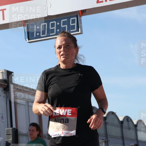 03.10.2025 - Köhlbrandbrückenlauf Luisa Fischer http://msf.ph/oto/9032974 03.10.2025 13:09:57 Ziel 4260, 4625, 4718, 4787, 4837, 4929, 5520, 5763, 5941, 6083, 6750, 6764 meine-sportfotos.de
