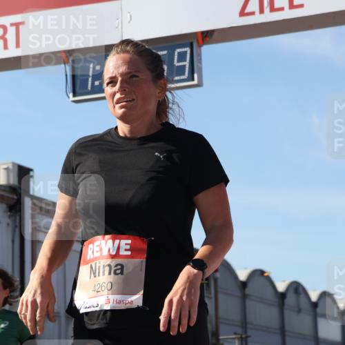 03.10.2025 - Köhlbrandbrückenlauf Luisa Fischer http://msf.ph/oto/9032979 03.10.2025 13:09:58 Ziel 4260, 4625, 4718, 4787, 4837, 4929, 5520, 5763, 5941, 6083, 6750, 6764 meine-sportfotos.de