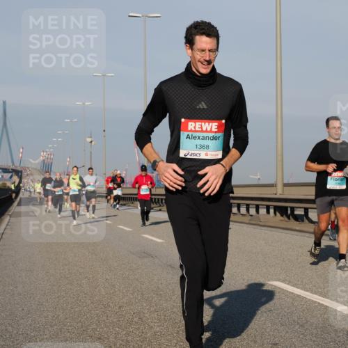 03.10.2025 - Köhlbrandbrückenlauf Fabian Wolf http://msf.ph/oto/9032983 03.10.2025 09:47:06 Position 3 1368, 1146, 10 meine-sportfotos.de